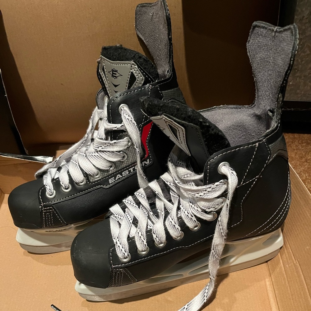 Men’s / Boy’s Easton  Ice skates size 6.5